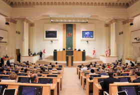    Gürcüstan parlamenti qalmaqallı qanunu qəbul edib   