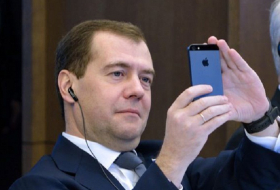 `Pul yoxdur, möhkəm olun` - Medvedev