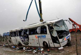 Daha bir avtobus qəzası: 14 nəfər yaralanıb