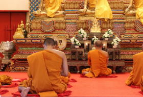 Taylandda Buddist məbədinin rahibləri narkoman çıxdı