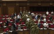   Ermənistan parlamentində dava    -Paşinyanın deputatını döydülər      