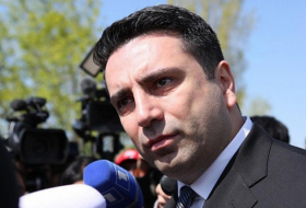    Ermənistan parlamentinin sədri vətəndaşın gözünə tüpürdü   