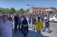    Ermənistanda etiraz:  Revanşistlər İrəvan Universitetinə çatdı -    Video         